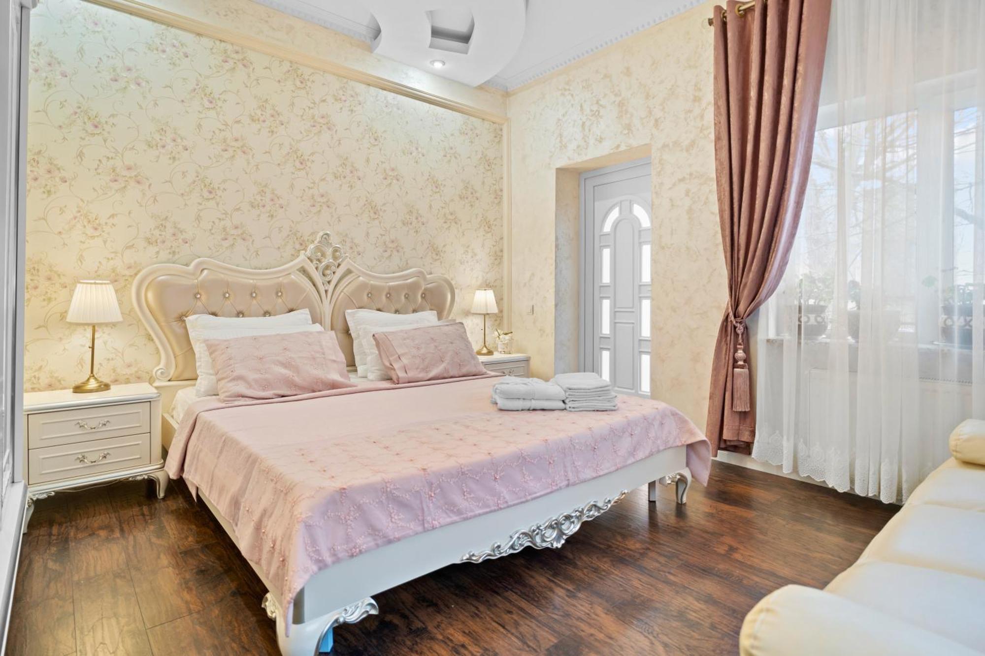 High-End 3Br Apartment - Private Garden, Terrace & Bbq Bukares Bagian luar foto