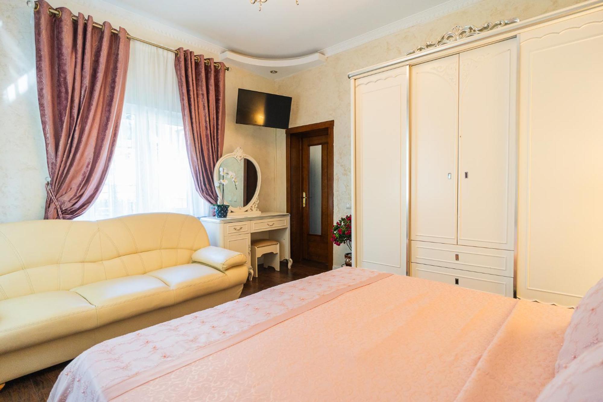 High-End 3Br Apartment - Private Garden, Terrace & Bbq Bukares Bagian luar foto