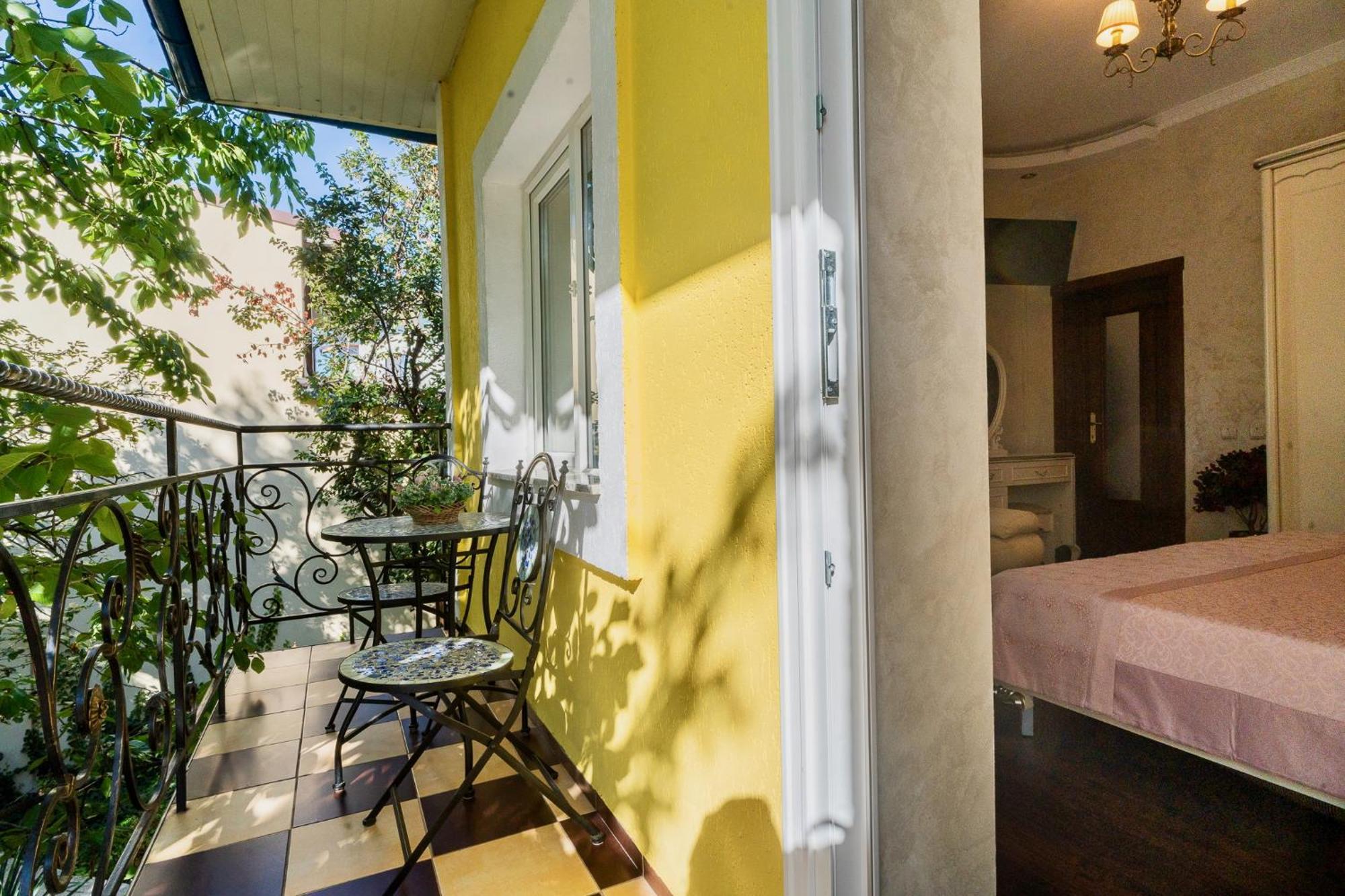 High-End 3Br Apartment - Private Garden, Terrace & Bbq Bukares Bagian luar foto