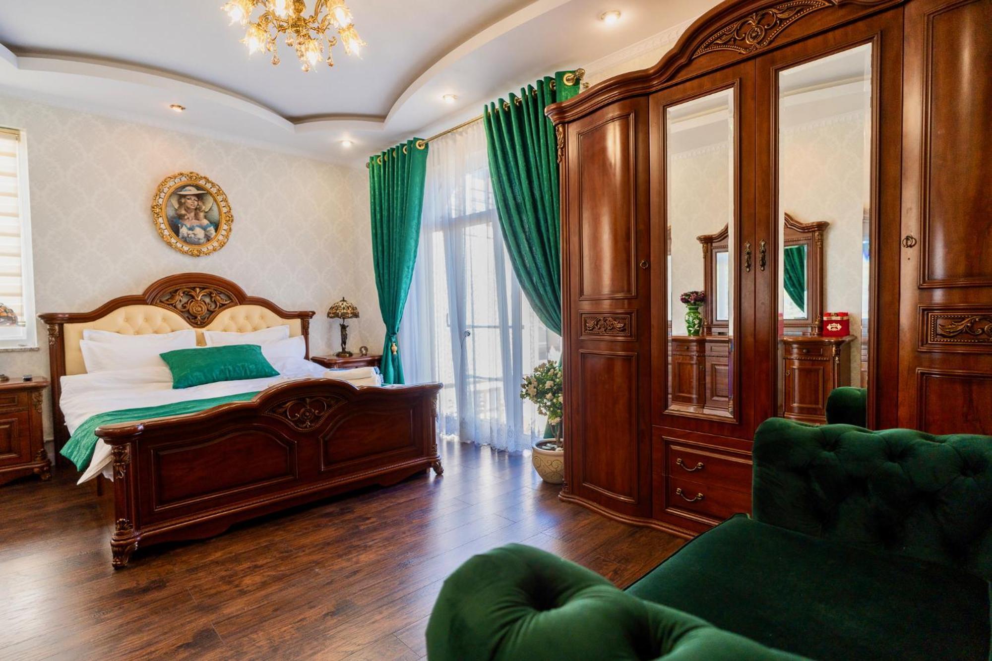 High-End 3Br Apartment - Private Garden, Terrace & Bbq Bukares Bagian luar foto