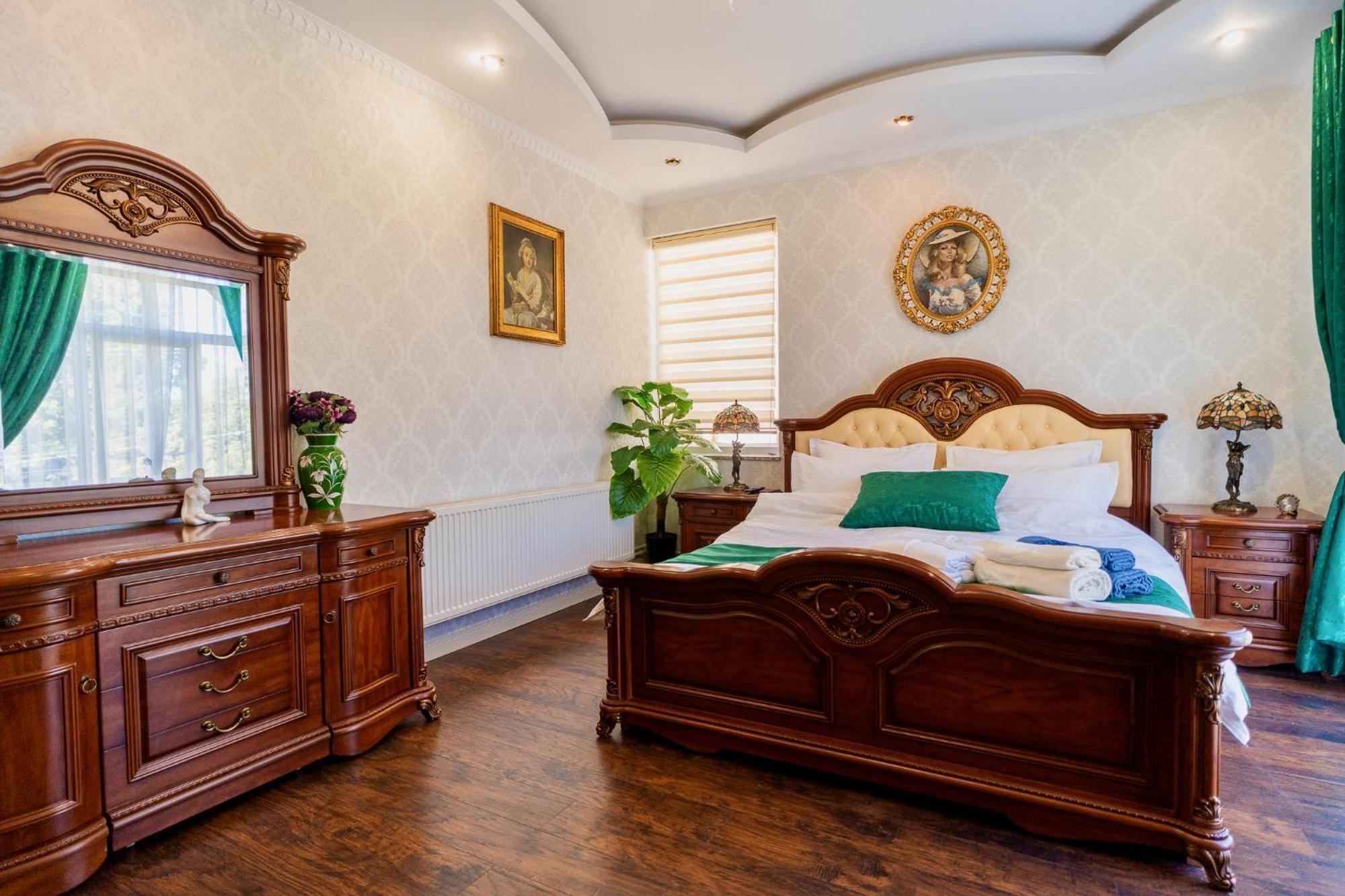 High-End 3Br Apartment - Private Garden, Terrace & Bbq Bukares Bagian luar foto