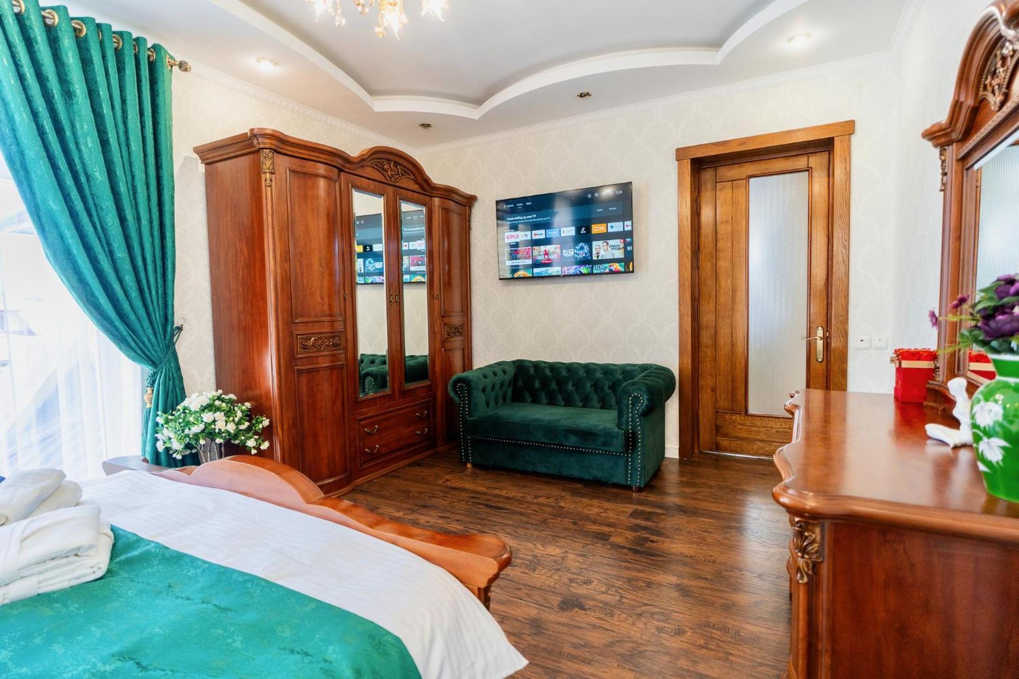 High-End 3Br Apartment - Private Garden, Terrace & Bbq Bukares Bagian luar foto