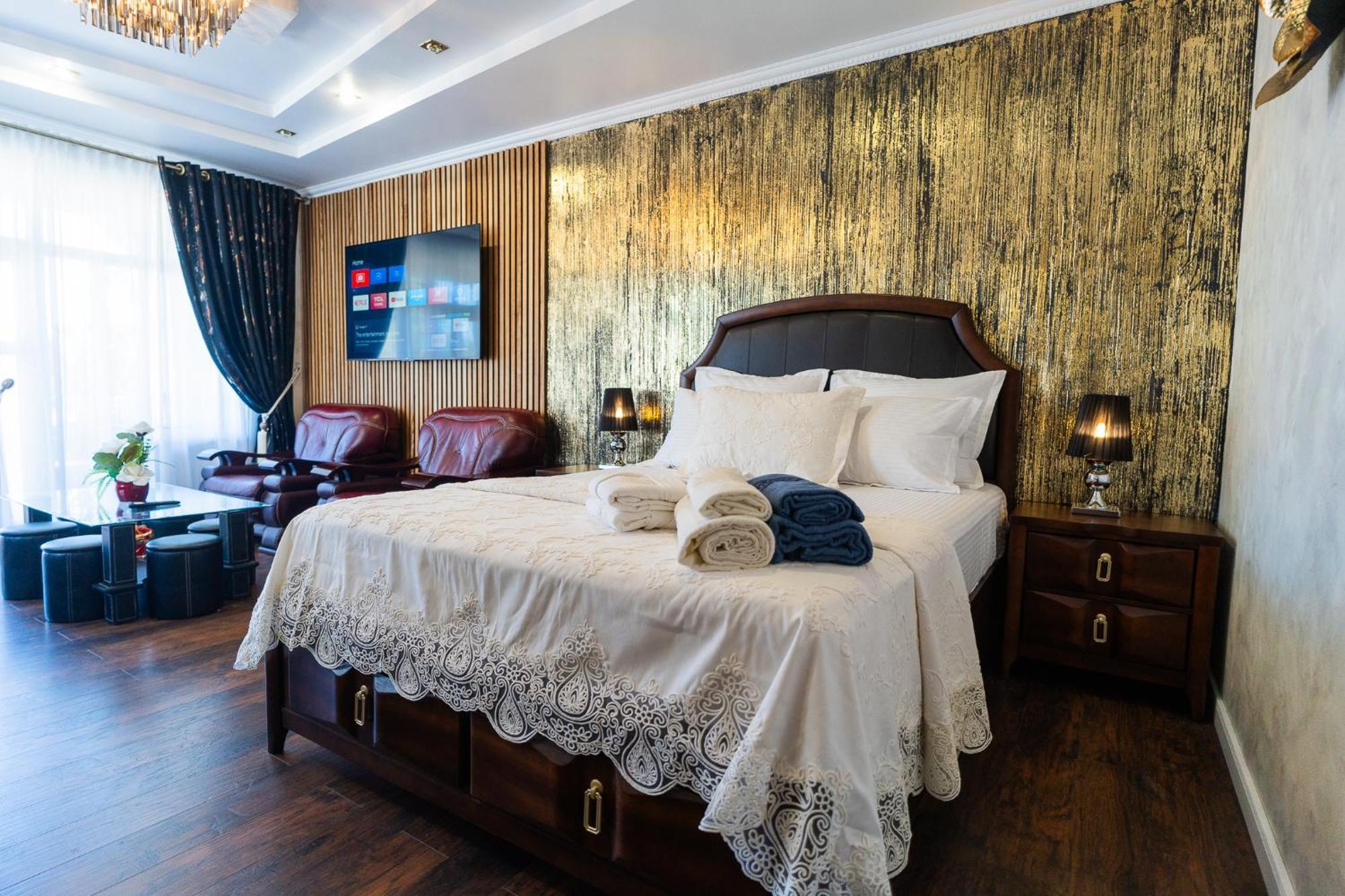 High-End 3Br Apartment - Private Garden, Terrace & Bbq Bukares Bagian luar foto