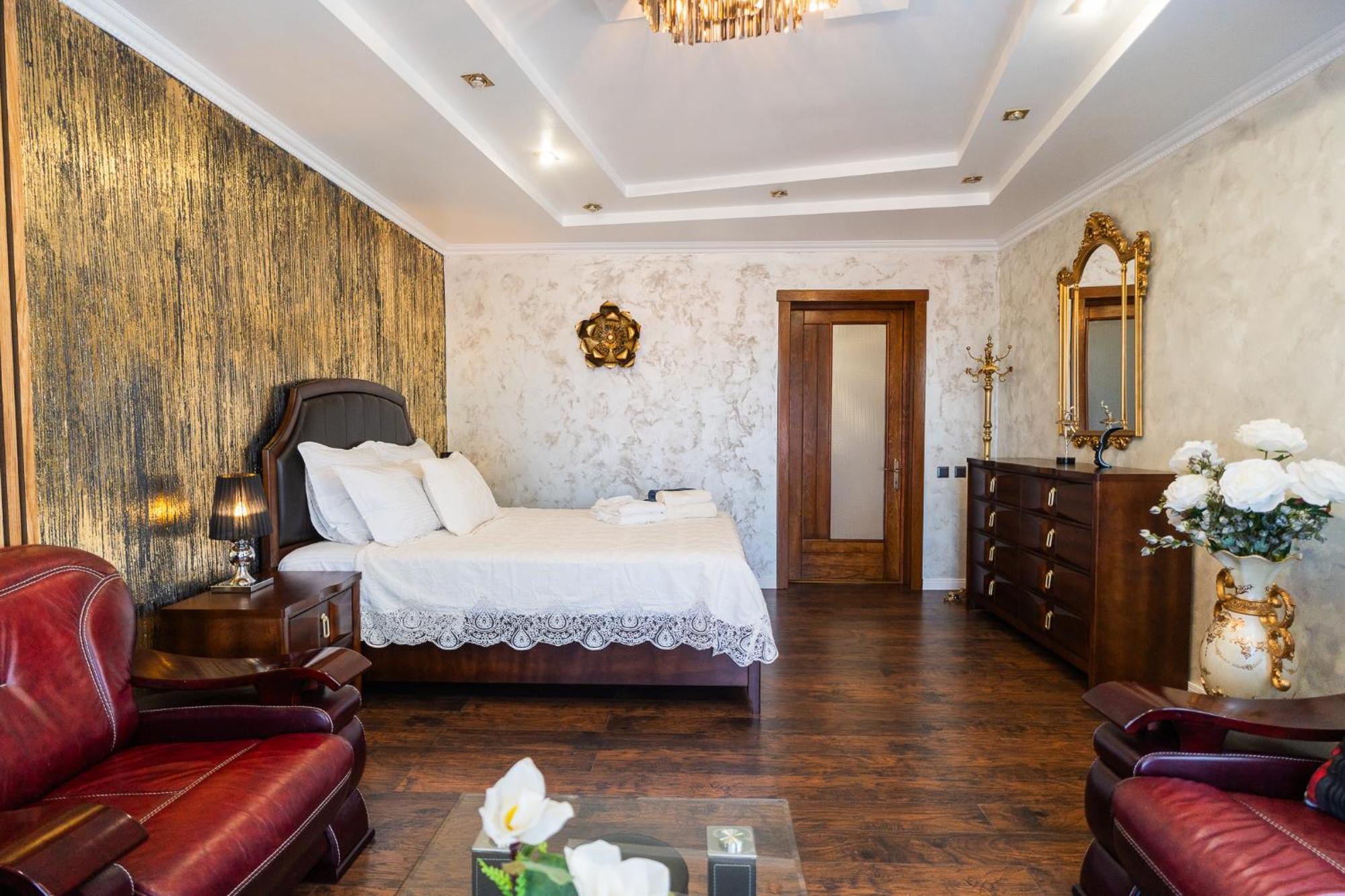 High-End 3Br Apartment - Private Garden, Terrace & Bbq Bukares Bagian luar foto