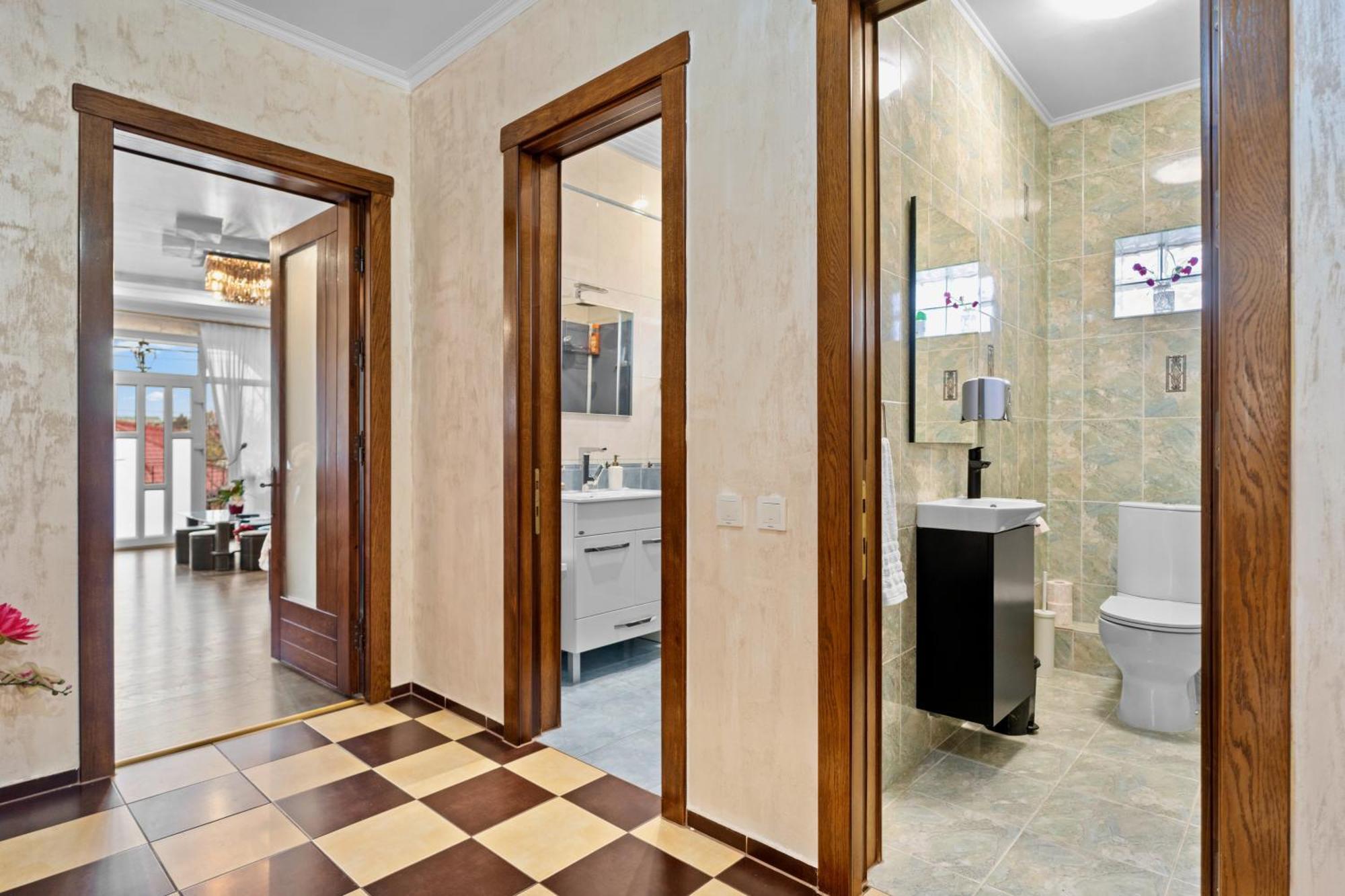 High-End 3Br Apartment - Private Garden, Terrace & Bbq Bukares Bagian luar foto