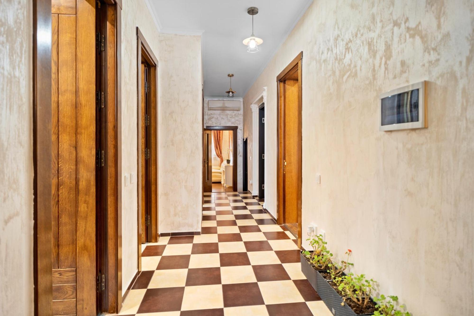 High-End 3Br Apartment - Private Garden, Terrace & Bbq Bukares Bagian luar foto