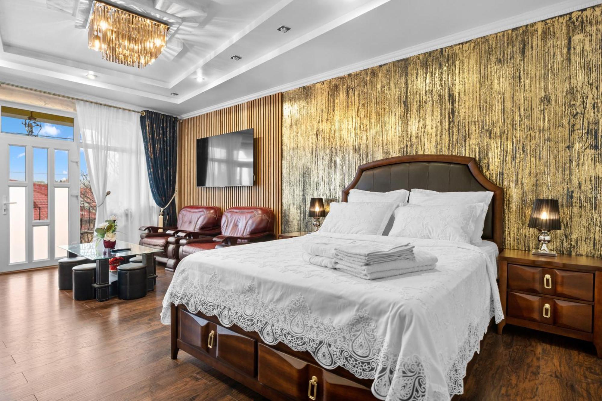 High-End 3Br Apartment - Private Garden, Terrace & Bbq Bukares Bagian luar foto