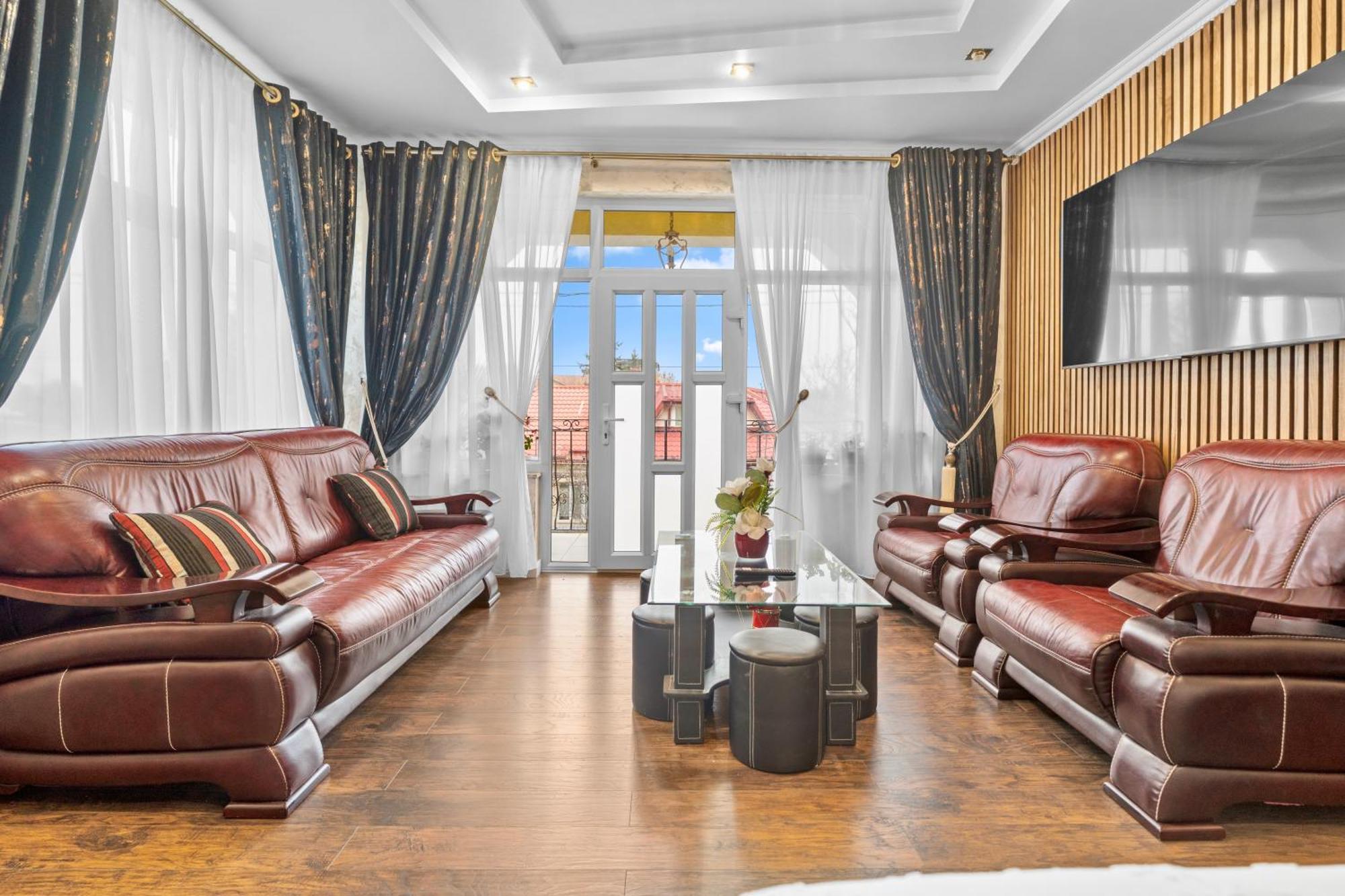 High-End 3Br Apartment - Private Garden, Terrace & Bbq Bukares Bagian luar foto