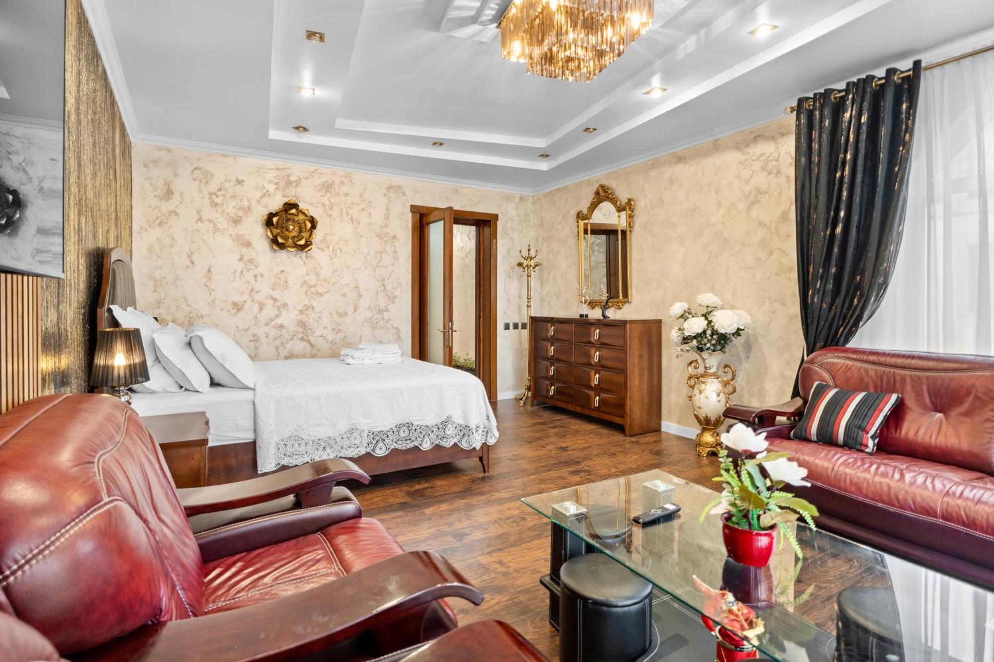 High-End 3Br Apartment - Private Garden, Terrace & Bbq Bukares Bagian luar foto