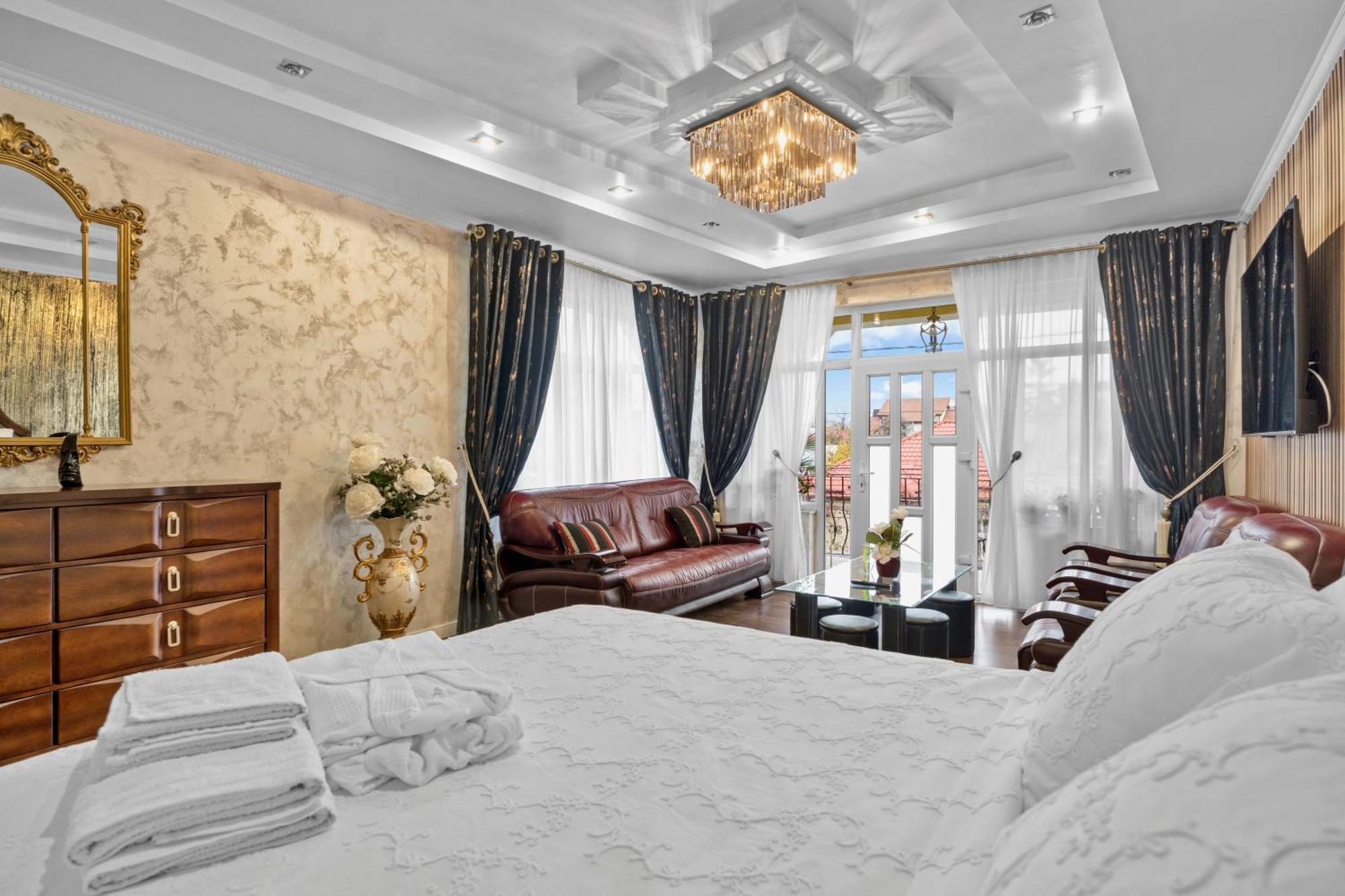 High-End 3Br Apartment - Private Garden, Terrace & Bbq Bukares Bagian luar foto