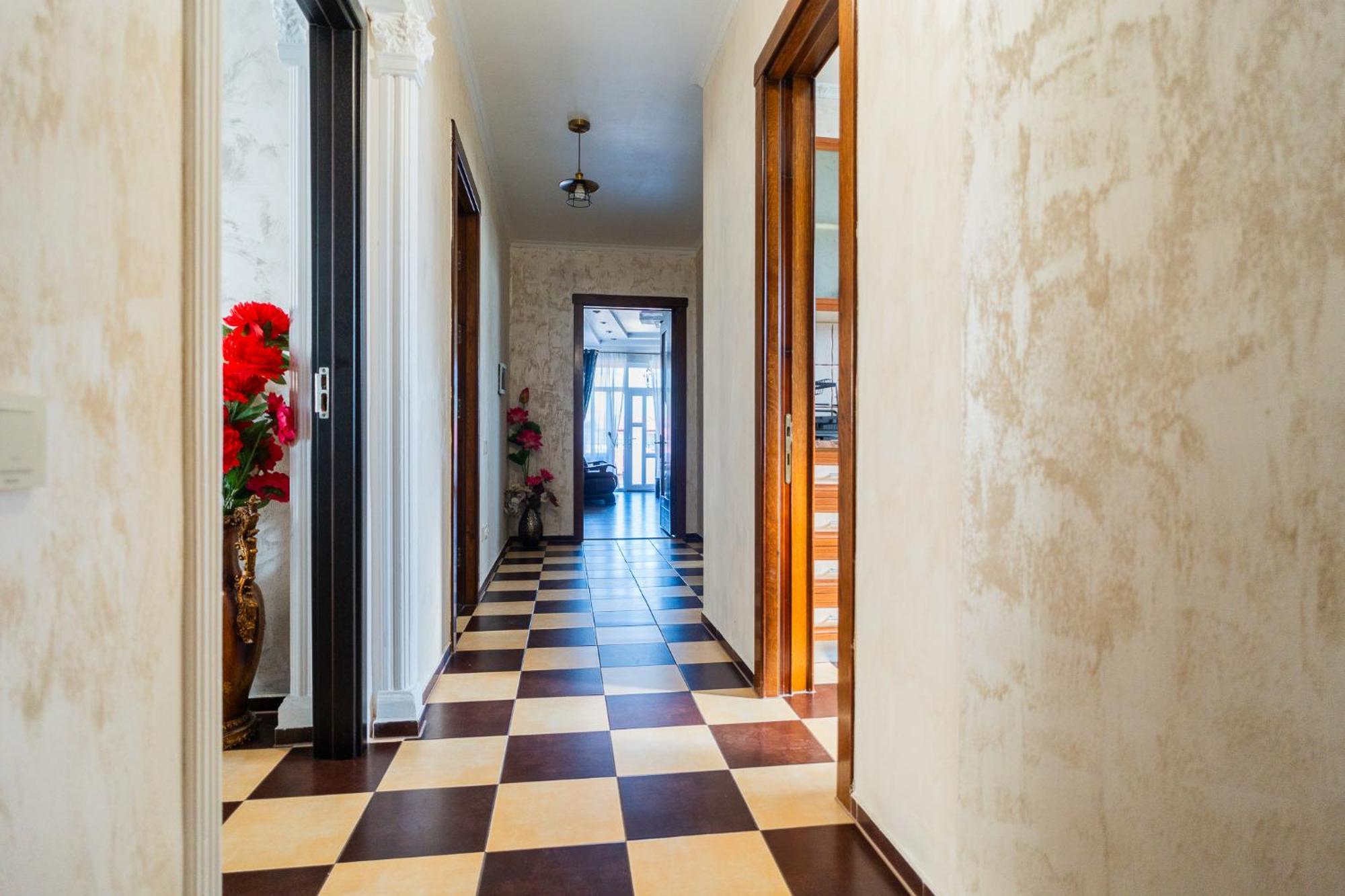 High-End 3Br Apartment - Private Garden, Terrace & Bbq Bukares Bagian luar foto